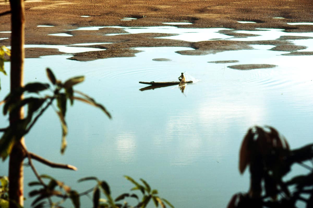 Fischen in der Abenddämmerung auf dem Mekong-Fluss