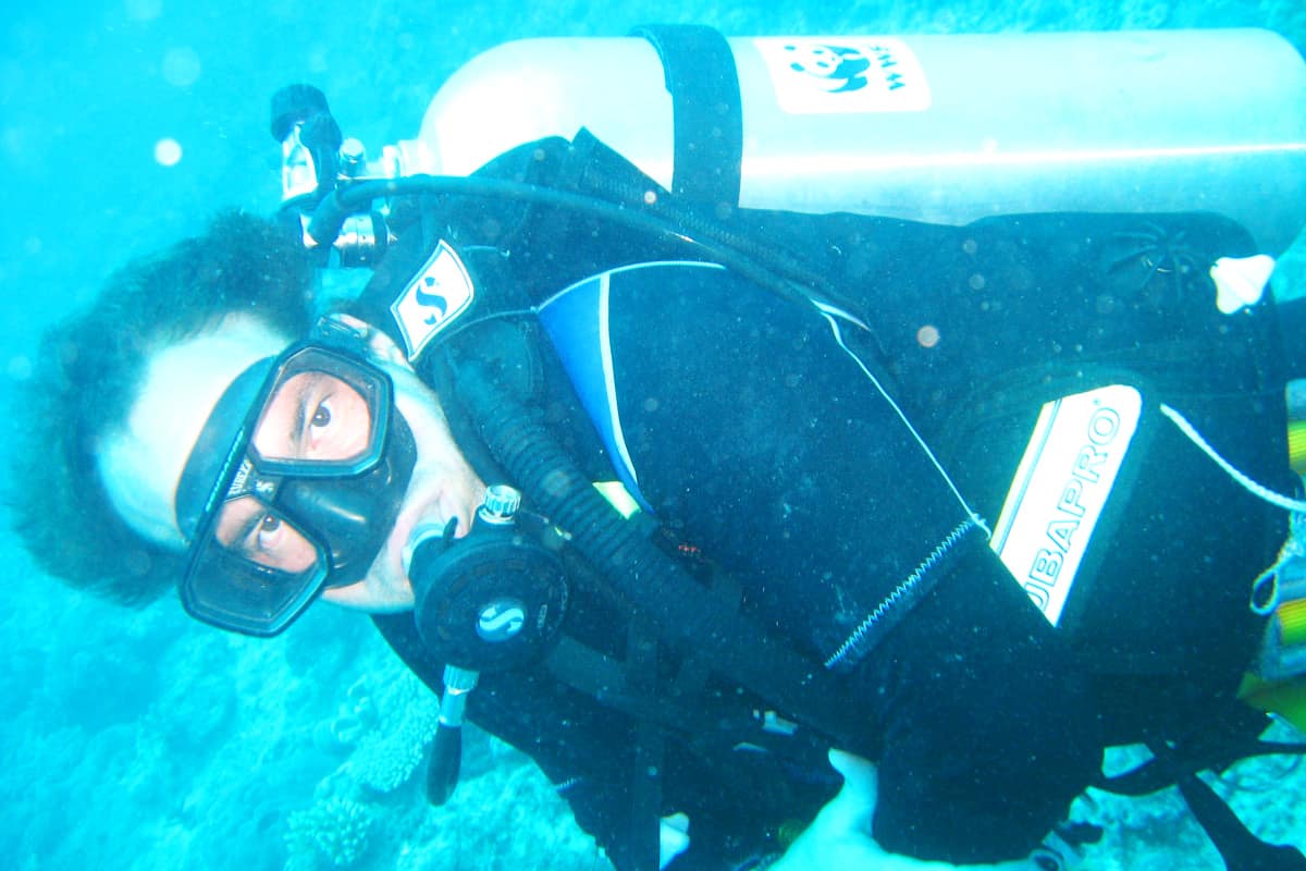 Georg Scattolin vom WWF Österreich überprüft den Zustand des Great Sea Reef Georg Scattolin vom WWF Österreich überprüft den Zustand des Great Sea Reef