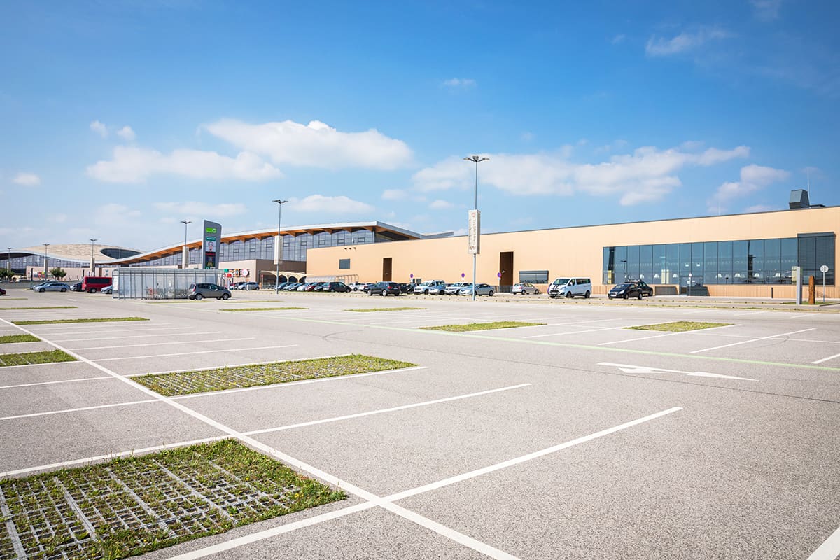 Parkplatz Flächenversiegelung (c)ChristianLendl Parkplatz