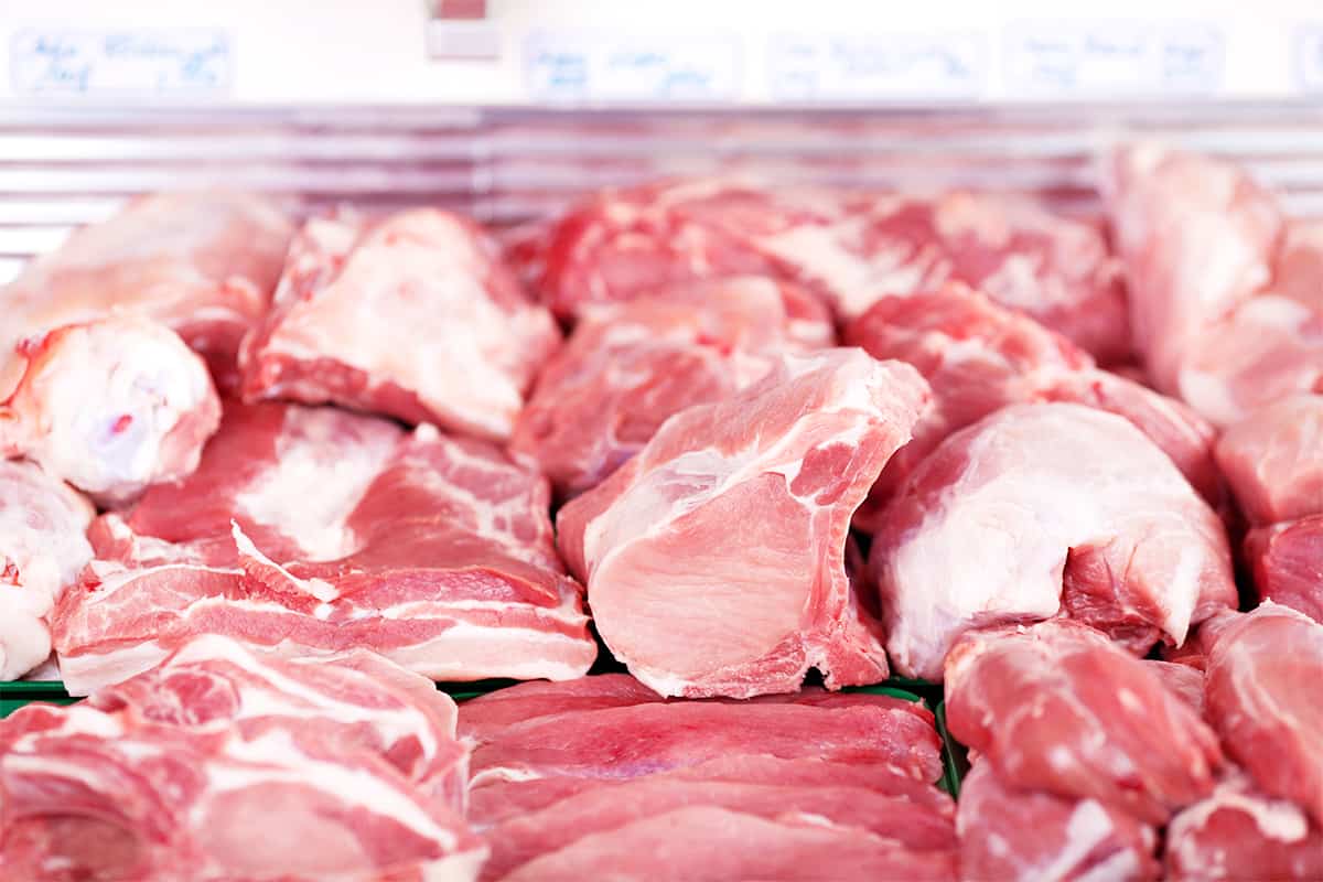 Fleisch an der Theke © AdobeStock/ contrastwerkstatt Fleisch an der Theke
