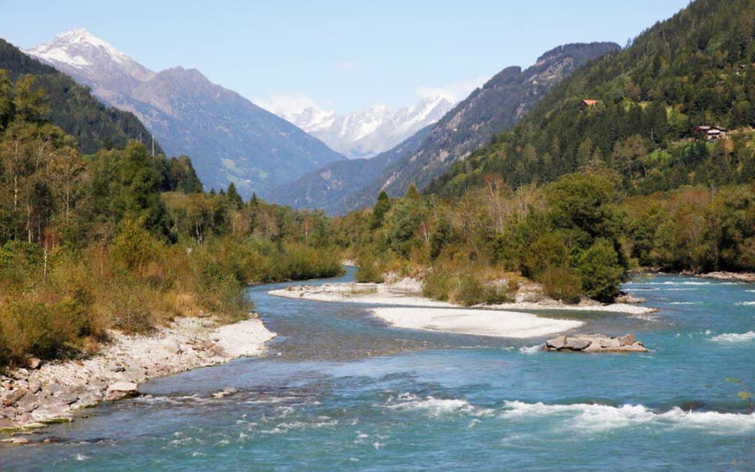 ausschnitt-von-dem-fluss-isel-in-den-alpen-wwf-schwall-und-sunk