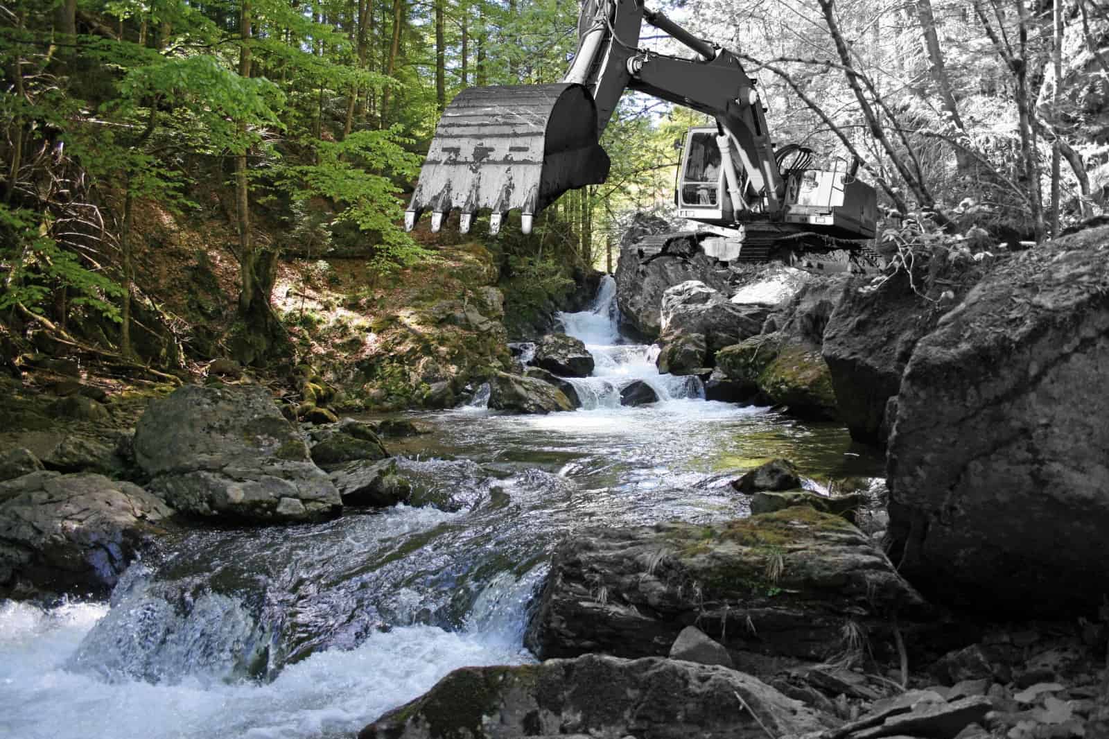 Bagger an der Schwarzen Sulm