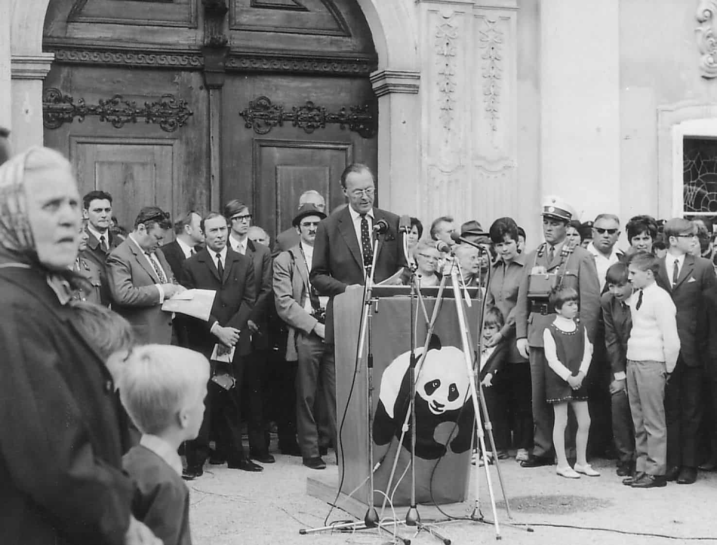 1970 Eröffnung Marchegg Prince Bernhard of The Netherlands Ranger Soum Visal
