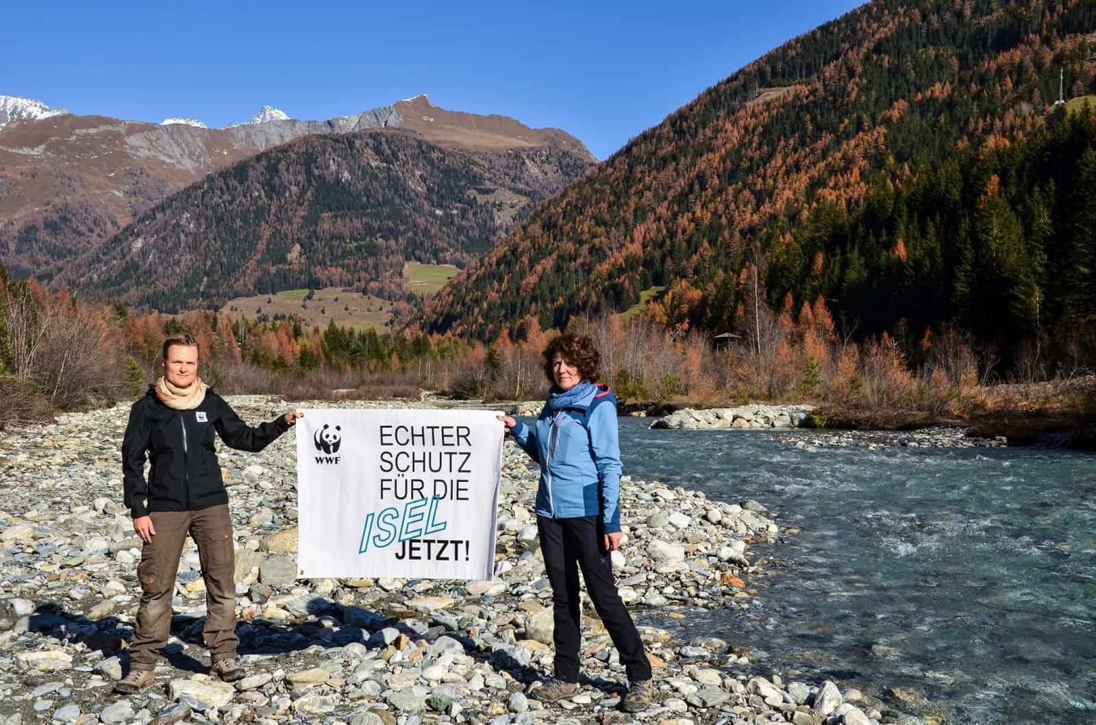Die Isel-Manifest-Initiatorinnen Marianne Götsch (WWF) und Renate Hölzl (VEO) am Kalserbach