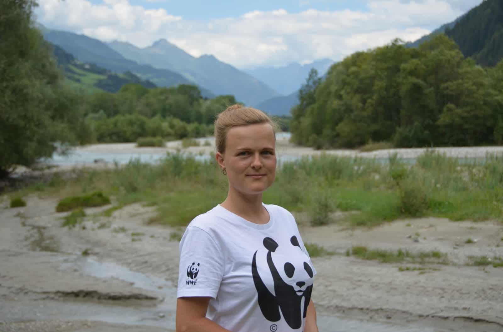 WWF-Sprecherin Marianne Götsch an der Isel