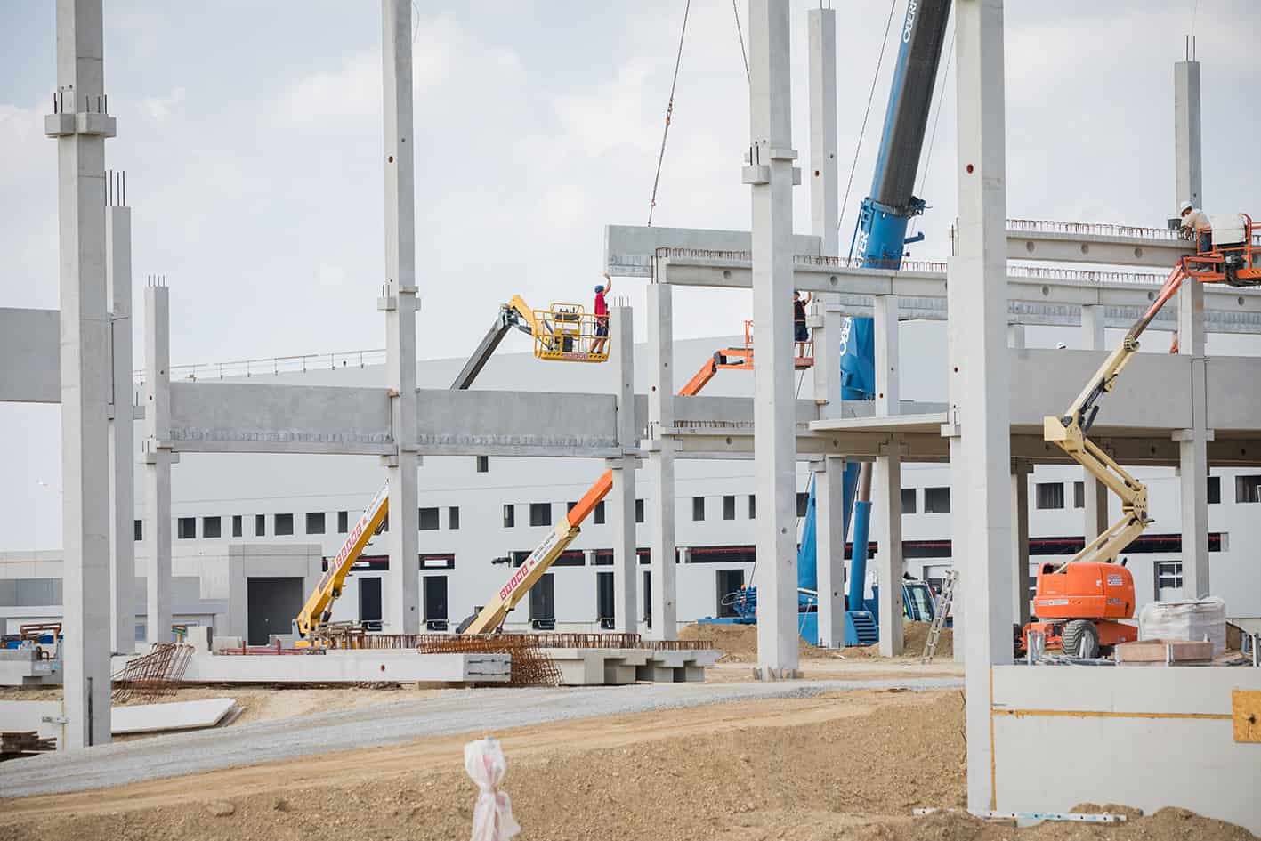 Verbauung von Grünflächen durch ein Möbel-Logistiklager im Burgenland.