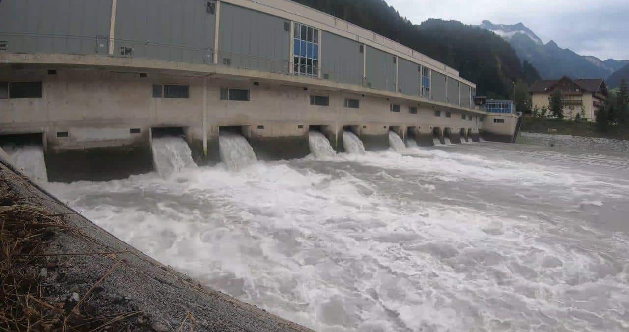 Kraftwerk Mayerhofen - Schwall wird abgelassen (c) Christoph Walder; Filmfootage "Was Fische wollen" Ausbaupläne Kraftwerk Kaunertal WWF Österreich