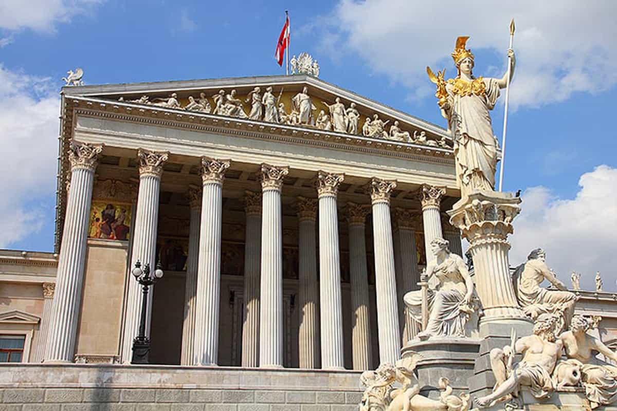 Parlament-AdobeStock_1200x800 Parlament (c) AdobeStock