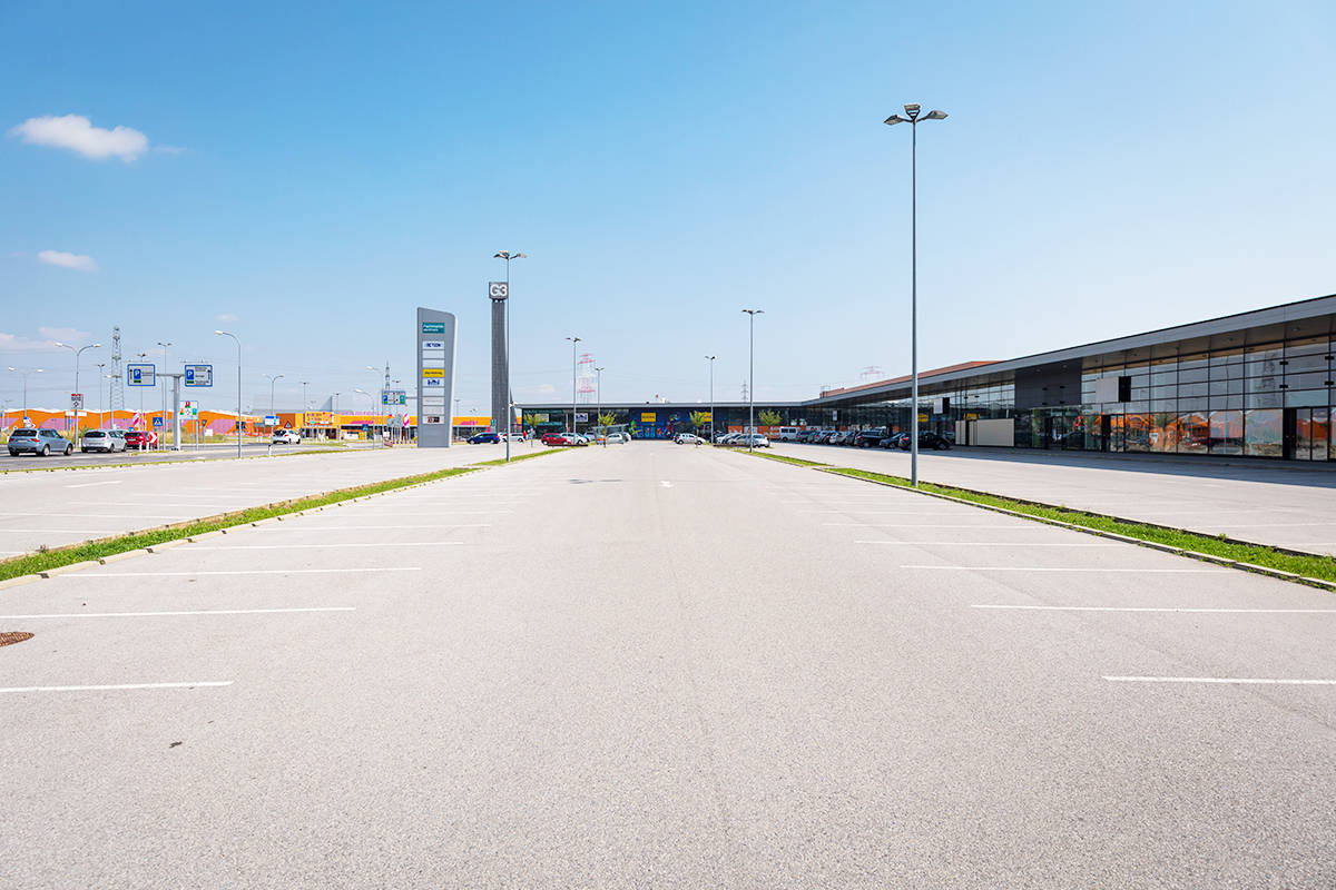 Leerer Parkplatz (c) ChristianLendl Boden