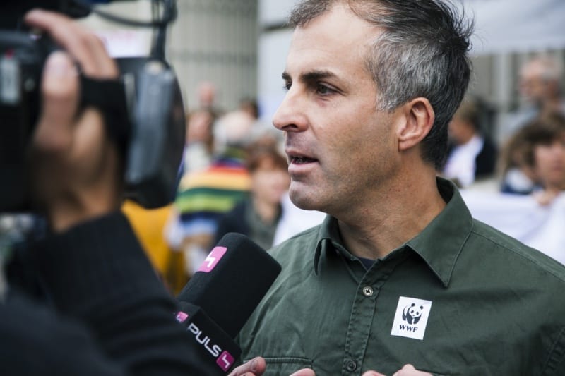 In Interviews erklären WWF-Fachleute was schlecht für die Natur ist und schlagen Lösungen vor © WWF