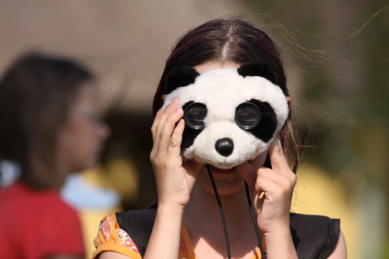 Kind mit Pandamaske im WWF-Frühlingscamp