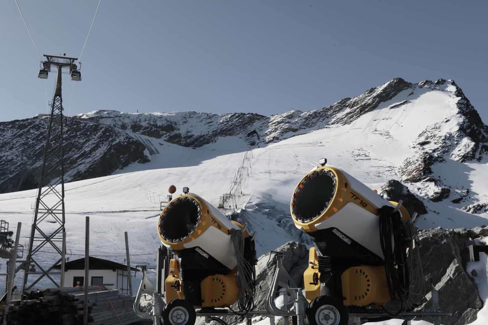Schneekanonen am Gletscher