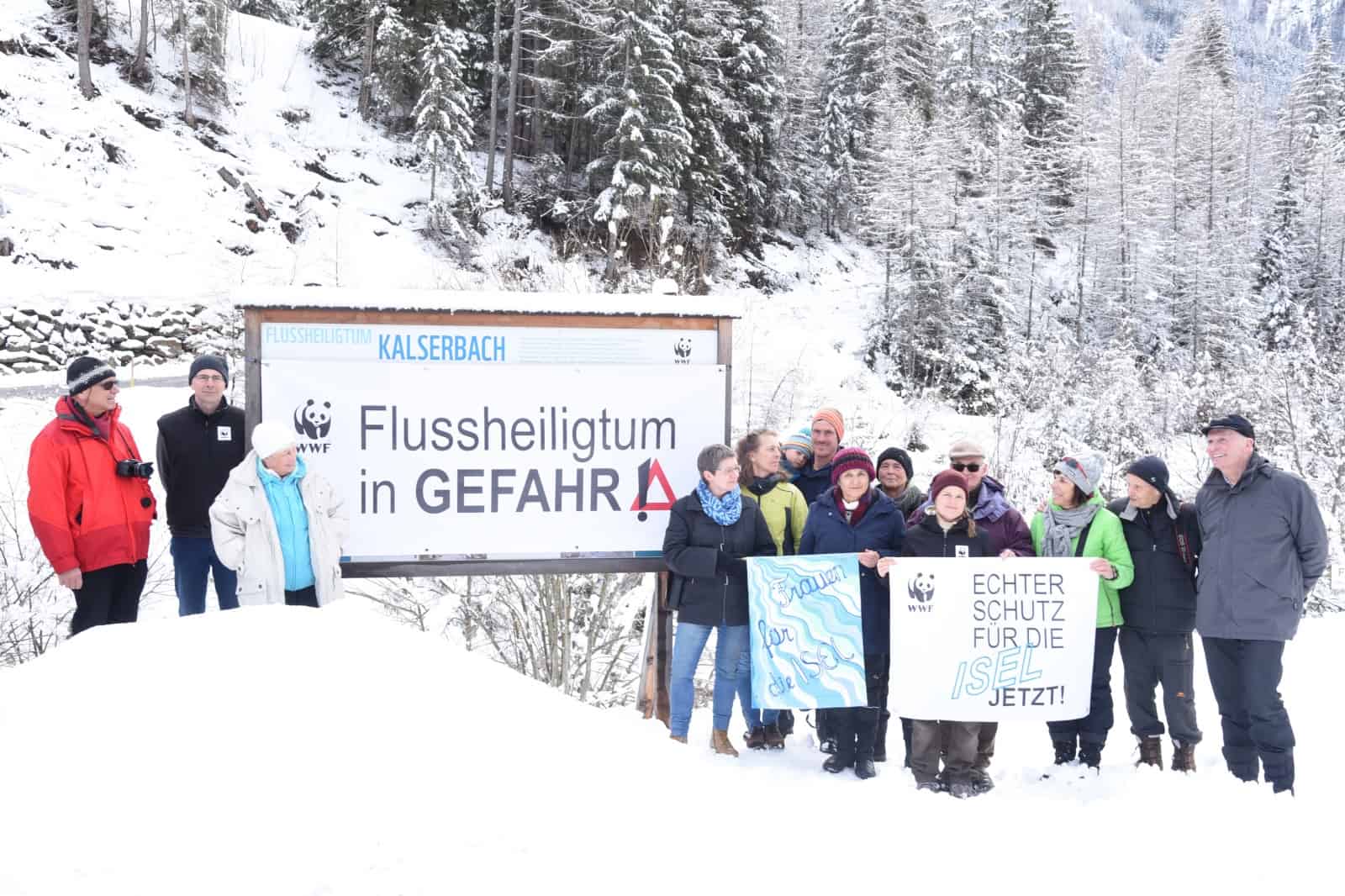 Warnschilder an der Isel