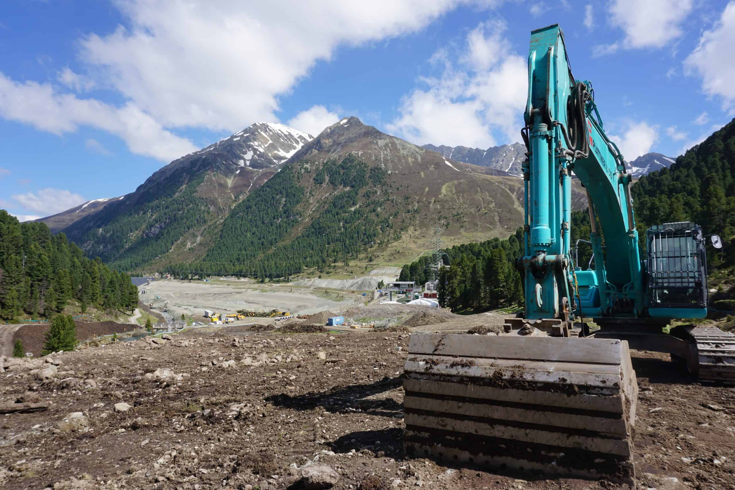 Die Natur wird zusehends verbaut (Bauarbeiten im Längental) (c) Anna Schöpfer Die Natur wird zusehends-verbaut-Bauarbeiten im Laengental (c) Anna Schoepfer