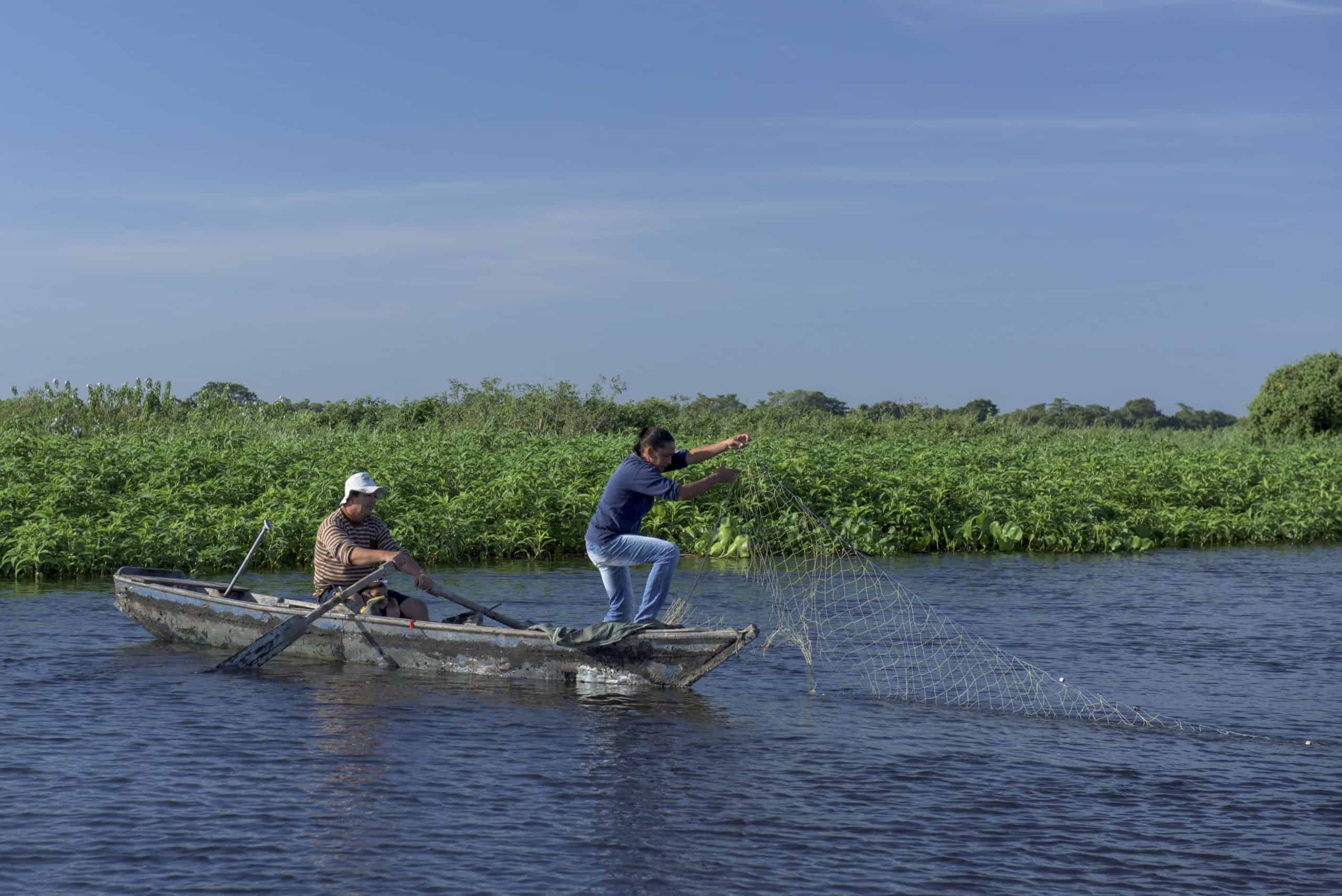 Eine Fischerin mit ihrem Mann in Bahia Negra_Paraguay © WWF_Jaime Rocho Eine Fischerin mit ihrem Mann in Bahia Negra, Paraguay © WWF/Jaime Rocho