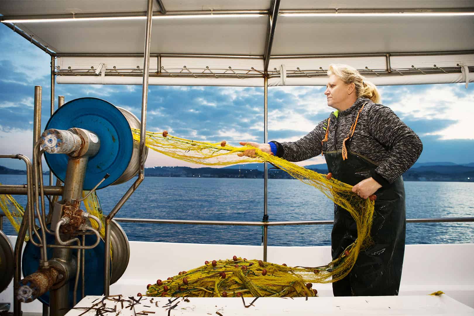 Frau auf Fischerboot(c)Carlo Gianferro