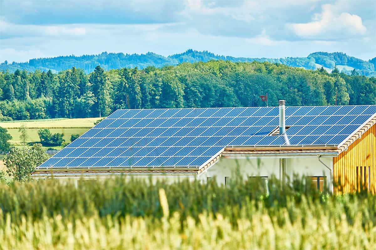 Photovoltaikanlage am Dach(c)Pixabay Photovoltaikanlage am Dach eines Einfamilienhauses