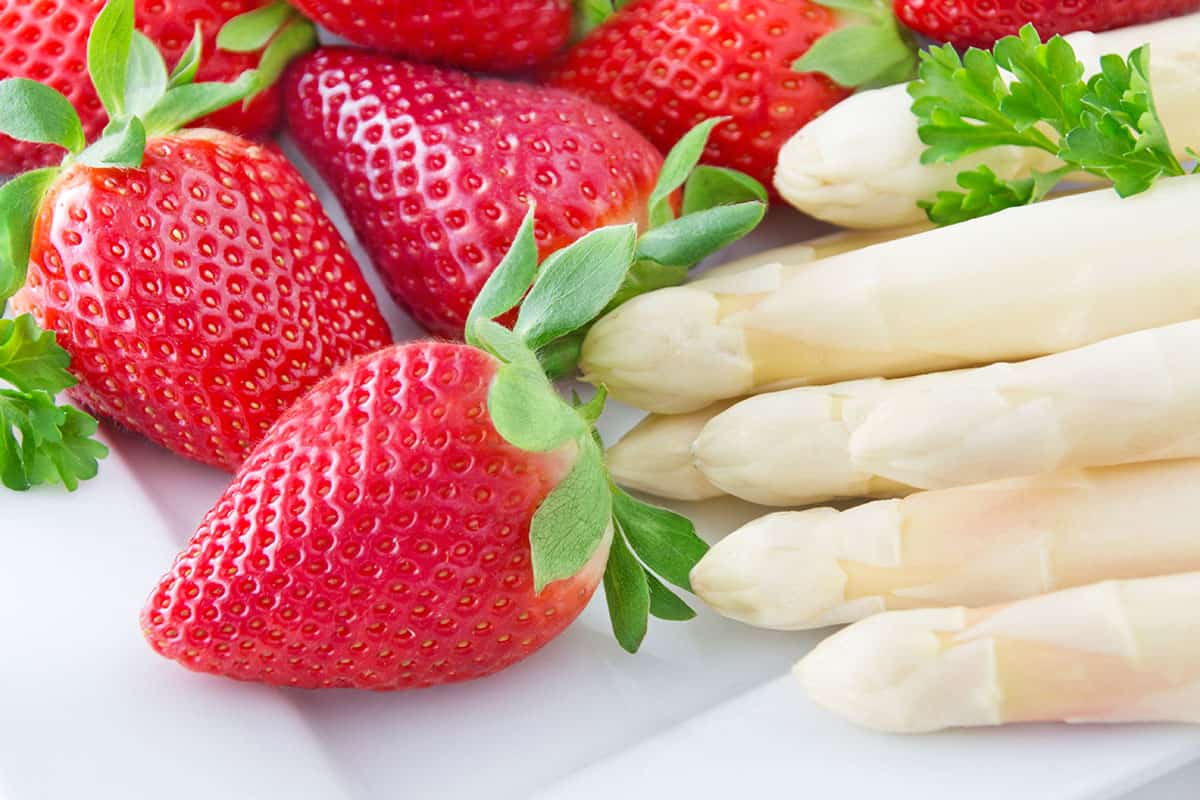Erdbeeren und Spargel