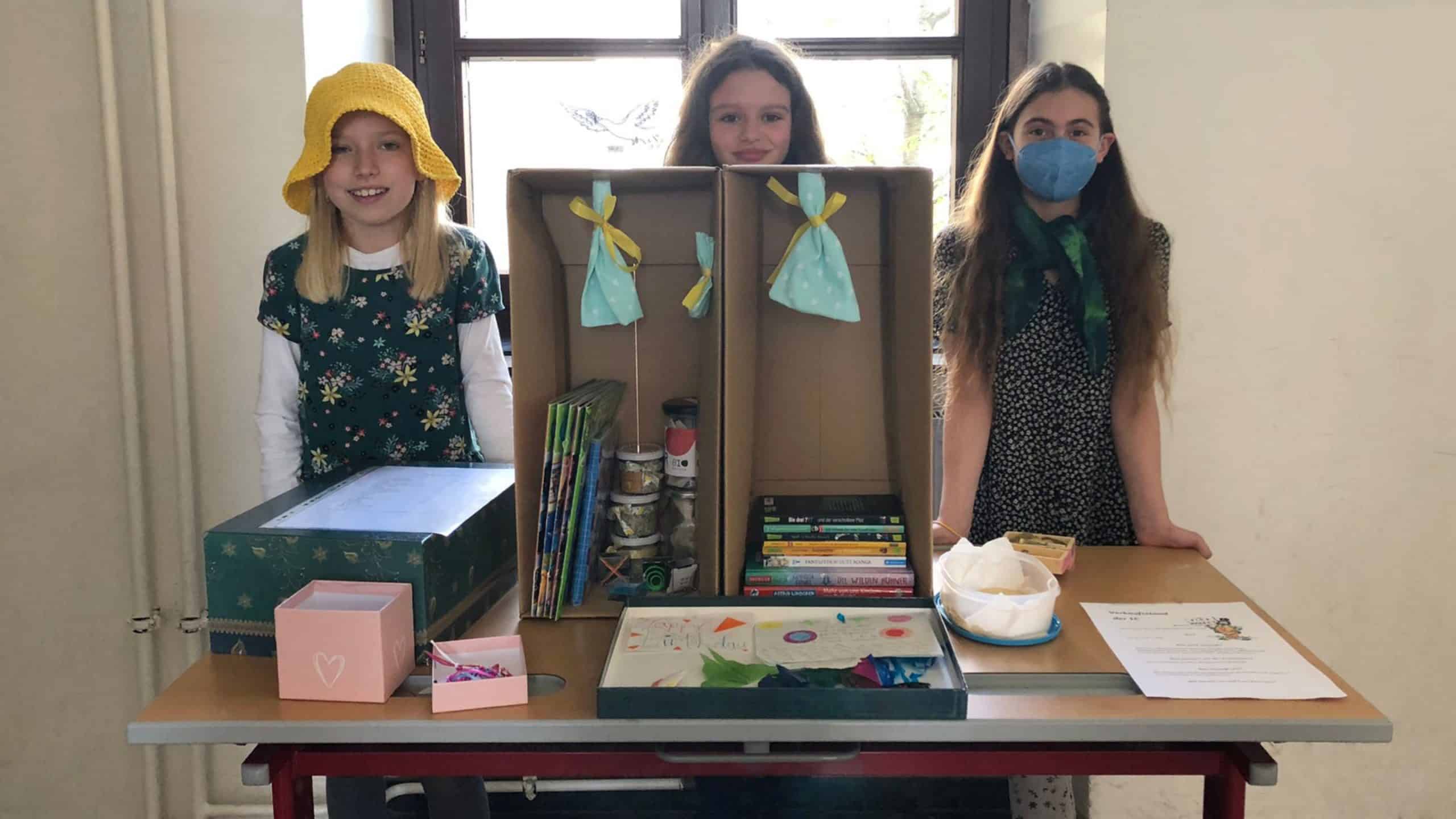 Spendenstand der Gymnasiastinnen BoerhaavegasseAktive-Kinder-Boerhaavegasse Spendenstand der Gymnasiastinnen Boerhaavegasse