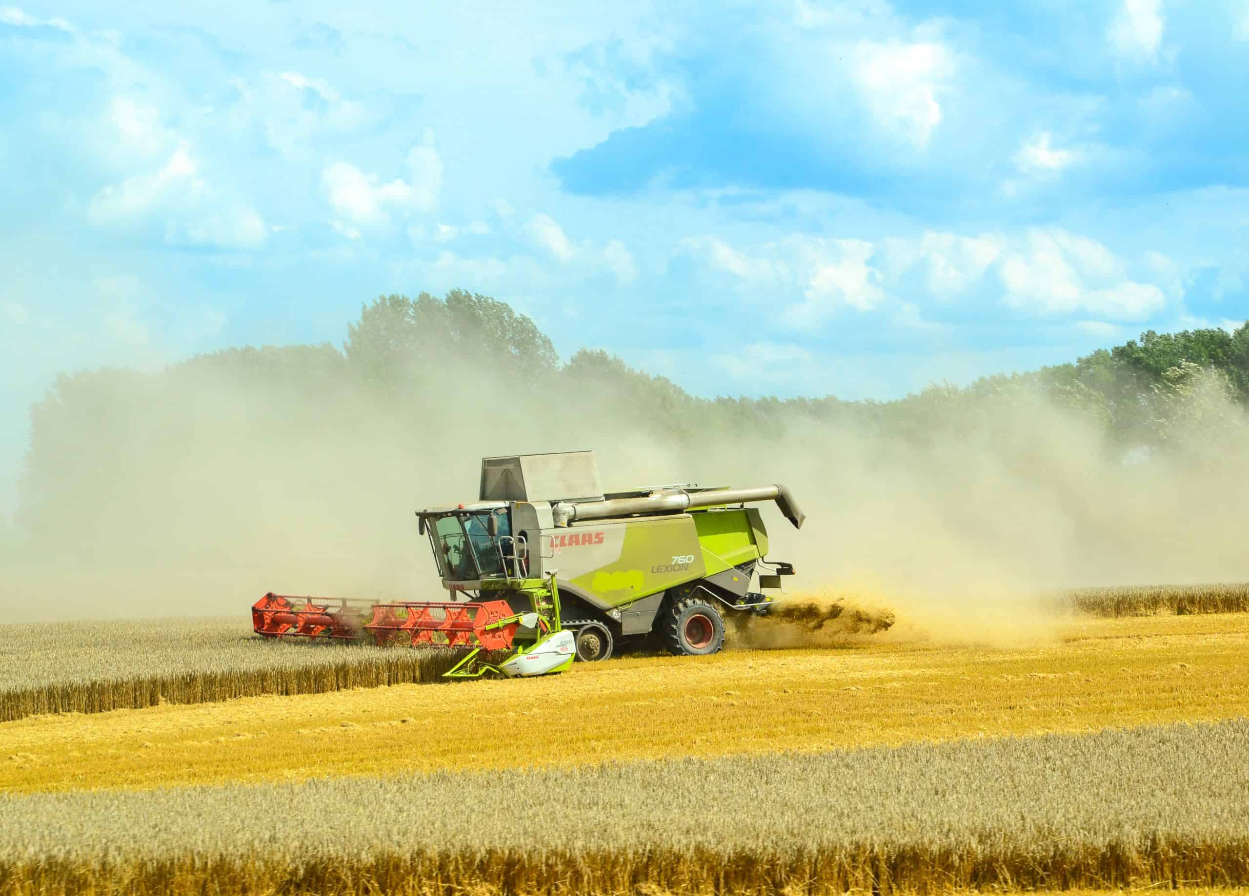 combine-harvester-1906532-c-pixabay