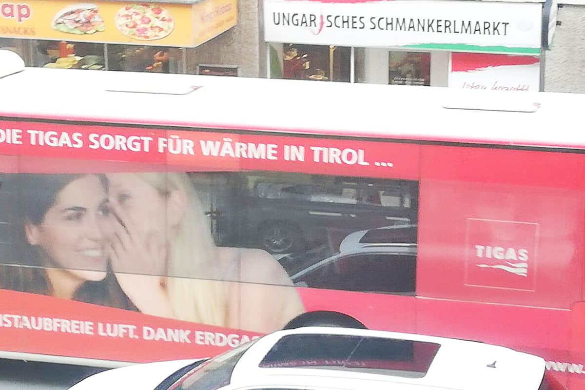TIGAS Werbung auf einem Bus (c) Christoph Waldner WWF TIGAS Werbung auf einem Bus