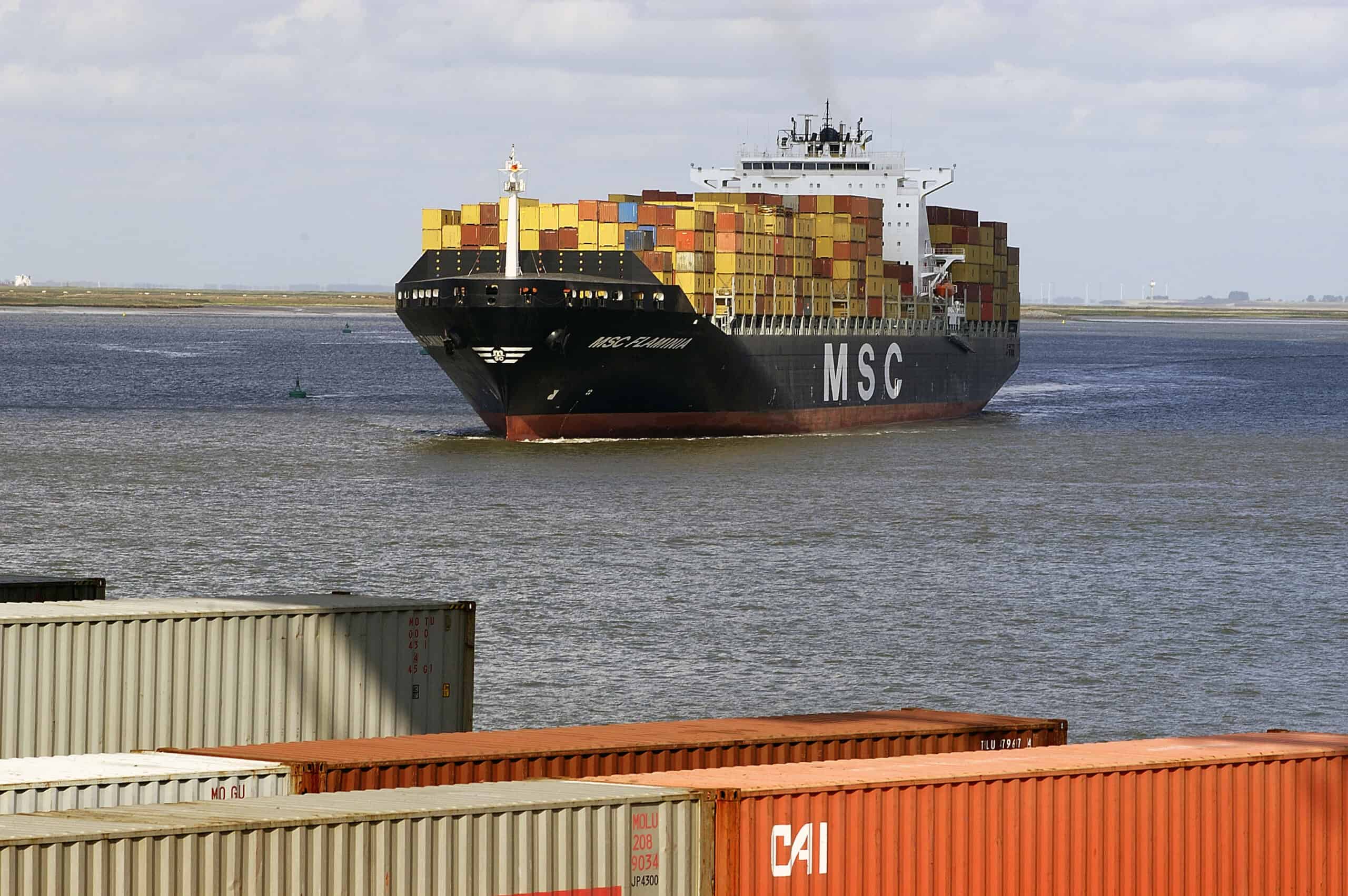 Shipping_WW2247-c-Michel Gunther WWF