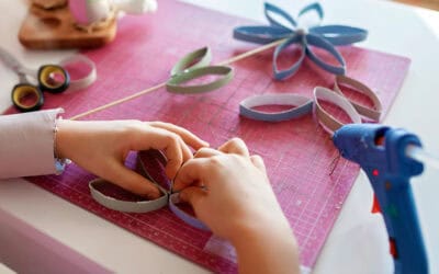 Basteltipp: Blumen aus Klopapierrollen